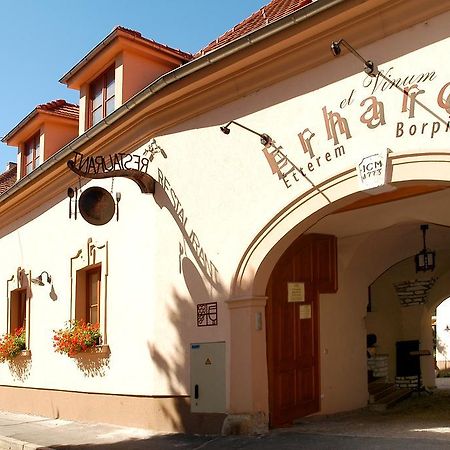 Erhardt Panzio Bed & Breakfast Sopron Exterior photo