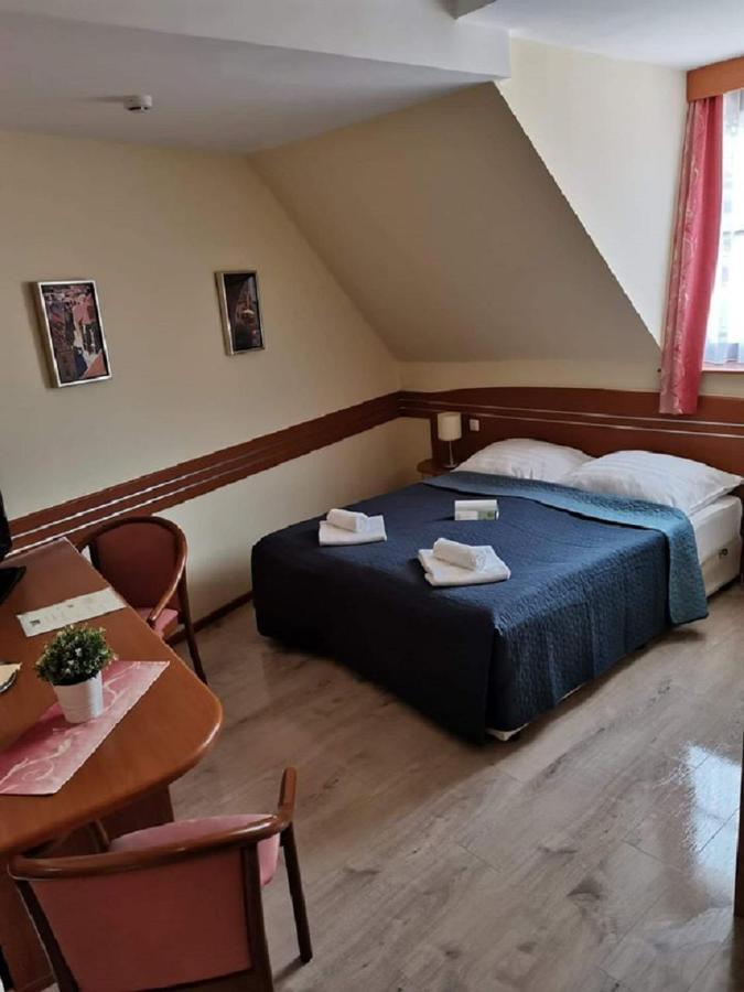 Erhardt Panzio Bed & Breakfast Sopron Exterior photo