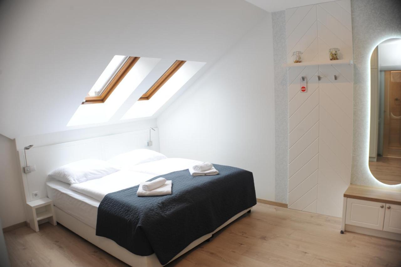 Erhardt Panzio Bed & Breakfast Sopron Exterior photo