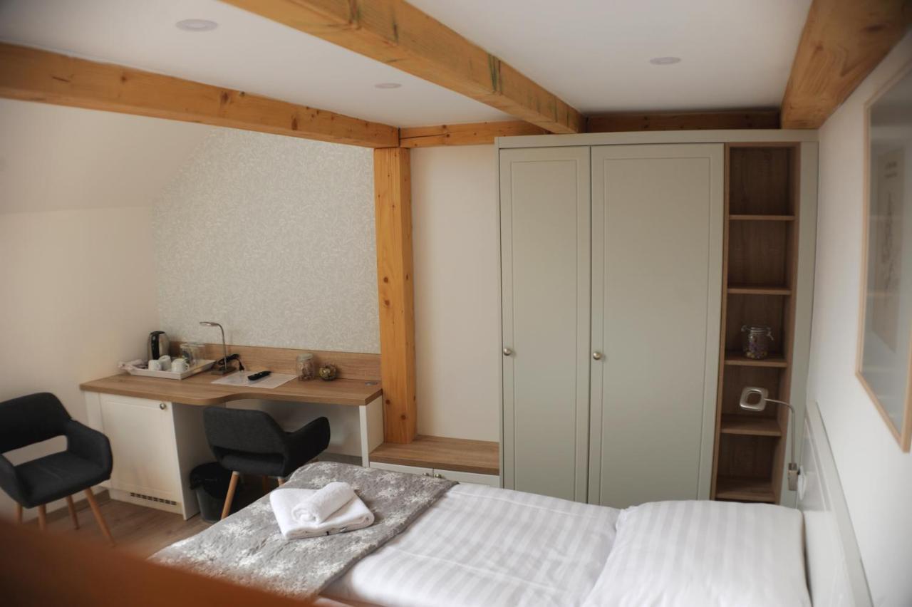 Erhardt Panzio Bed & Breakfast Sopron Exterior photo