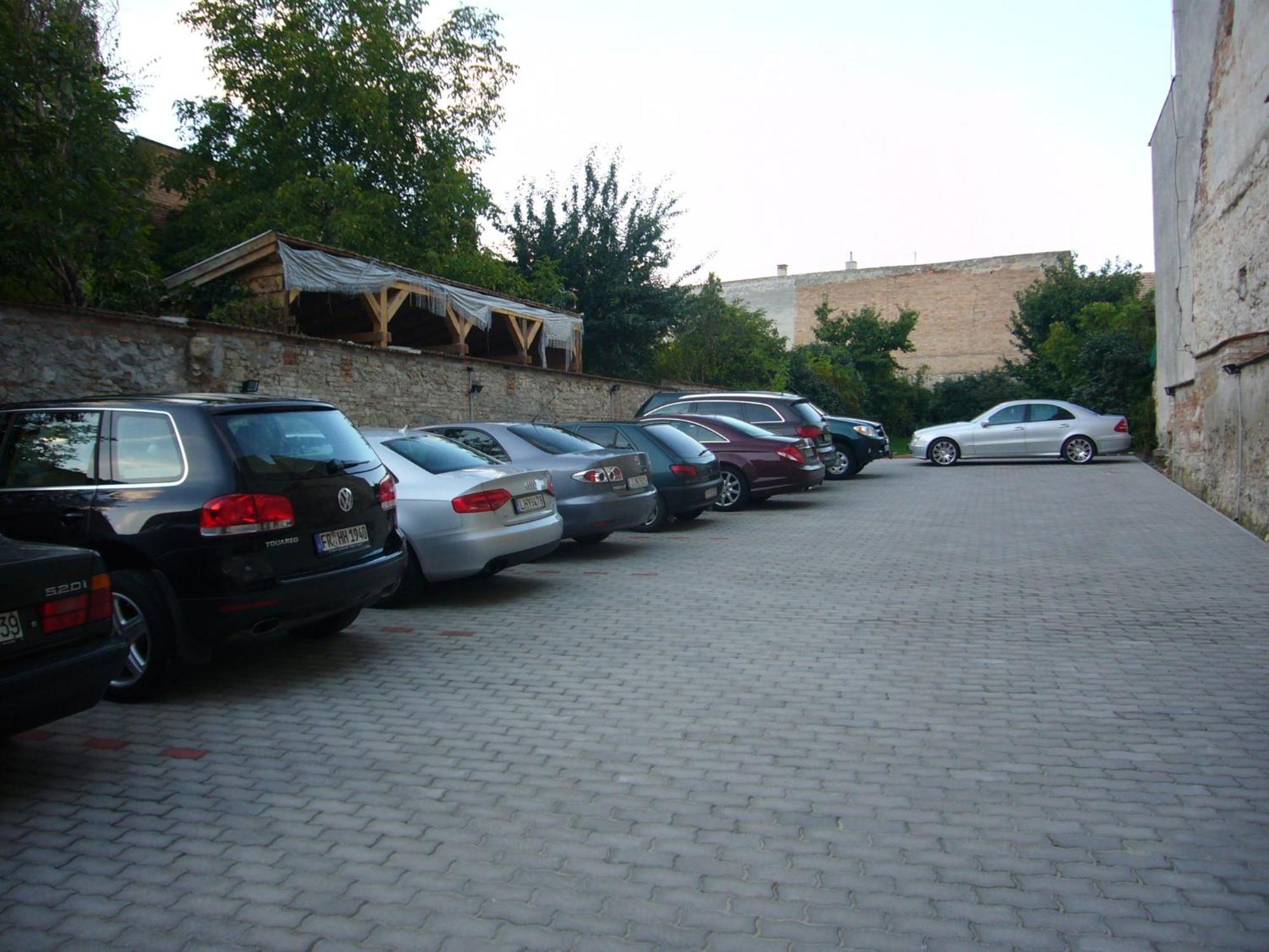 Erhardt Panzio Bed & Breakfast Sopron Exterior photo