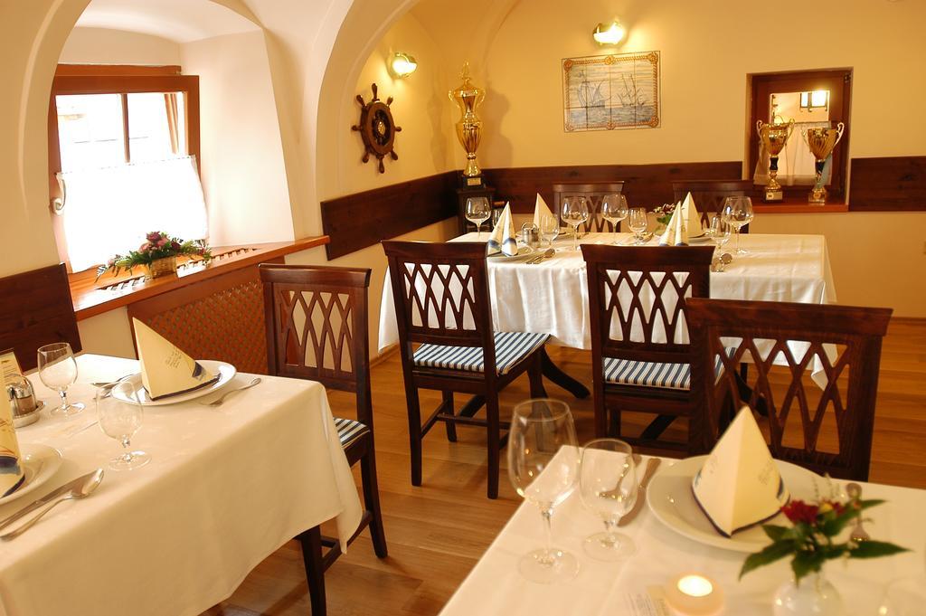 Erhardt Panzio Bed & Breakfast Sopron Exterior photo